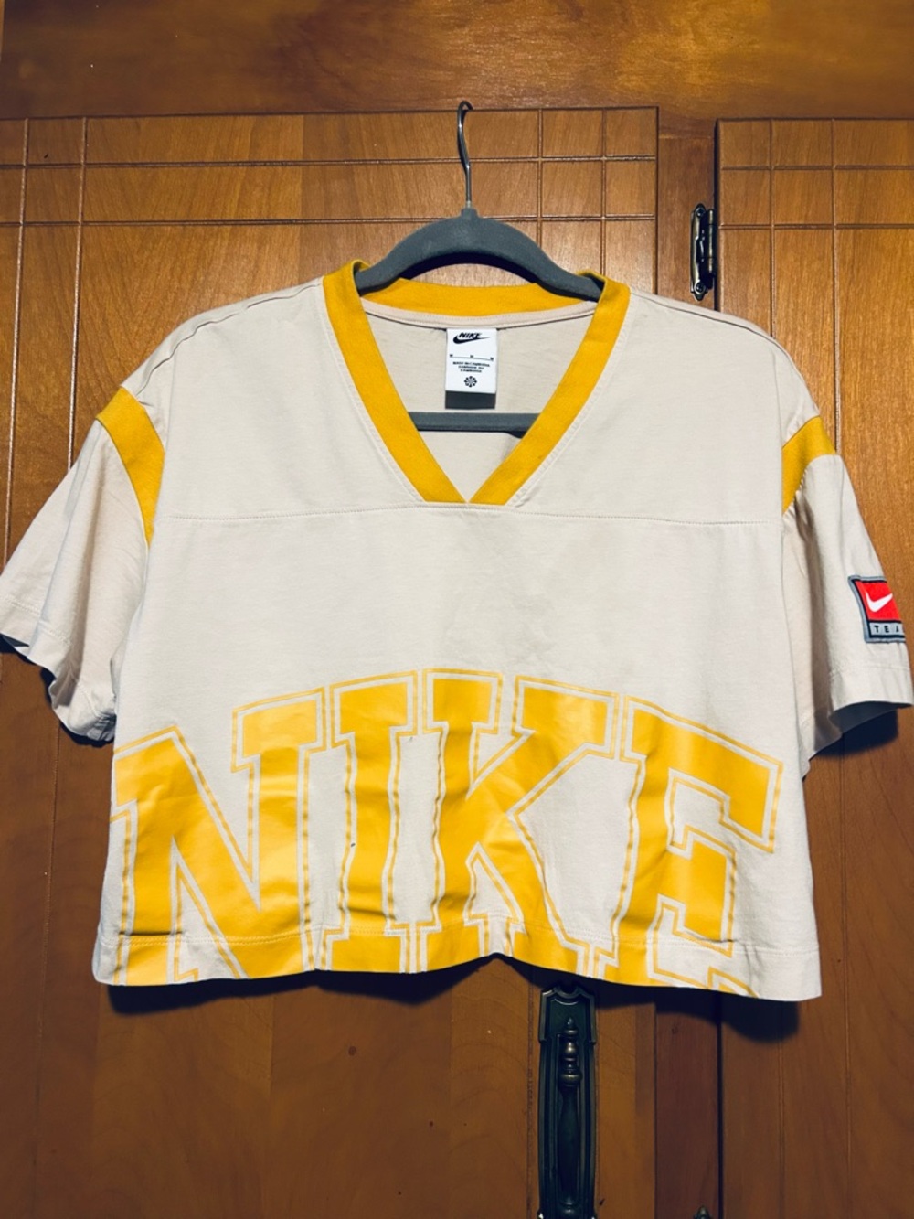 NWOT Nike V-Neck Crop Top Tee